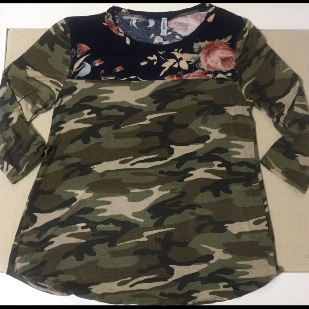 CAMO & FLORAL 3/4 SLEEVE TOP